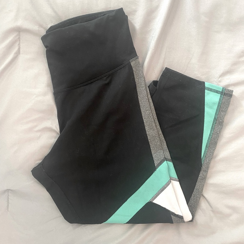 C9 by Champion 3/4 Length Athletic Leggings.Black, White, Gray, Green.Size Large